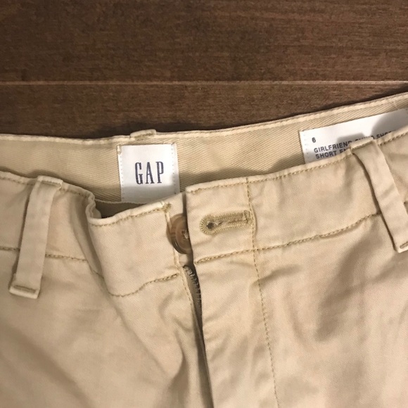 Khaki girlfriend shorts, mid-length and stretchy - Picture 3 of 4